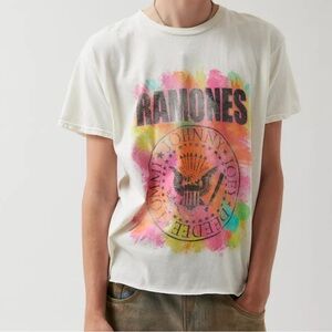 NWOT Urban Outfitters The Ramones Escape From New York Tour Tee Size Medium